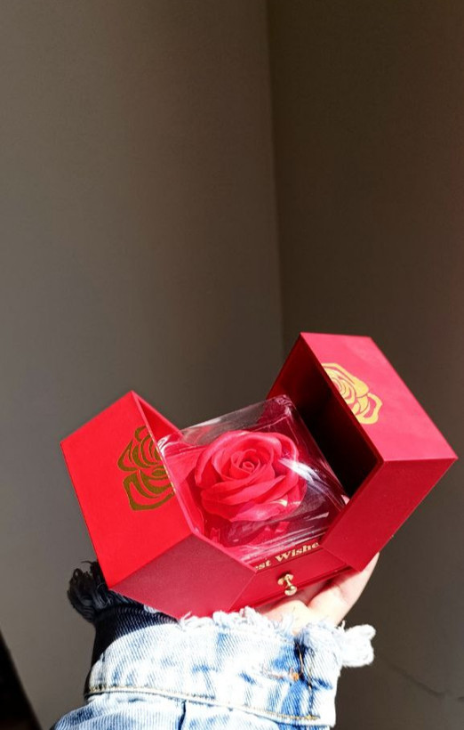 باکس گل جاودان همراه بگ دستی