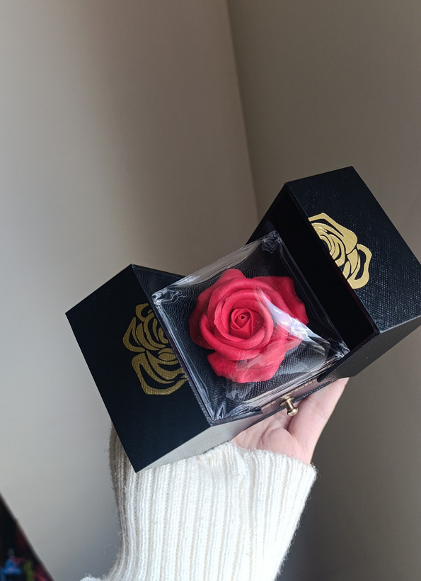 باکس گل جاودان همراه بگ دستی