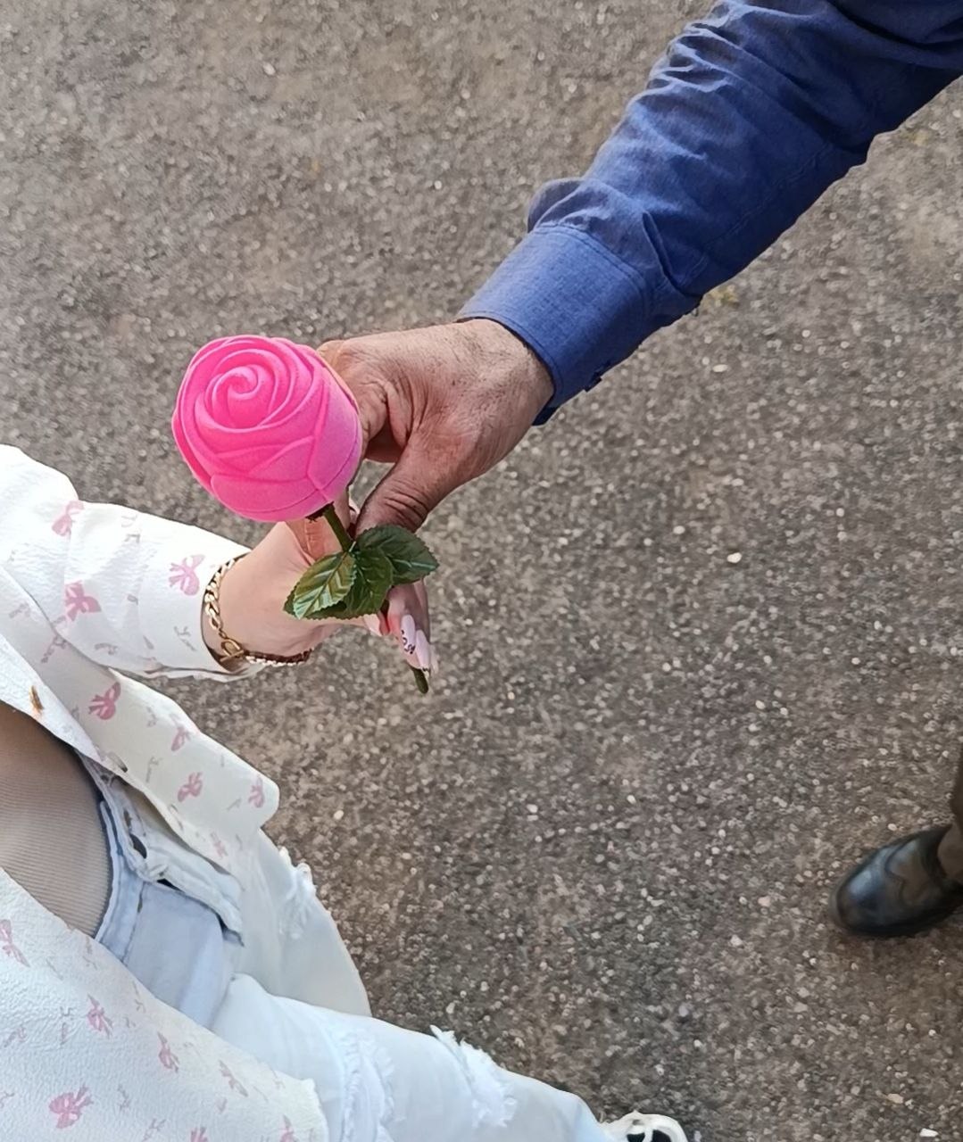 باکس انگشتر گل رز صورتی