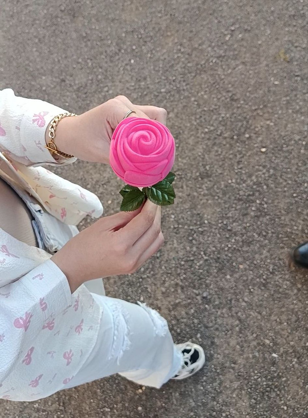 جعبه انگشتر شاخه گل رز صورتی